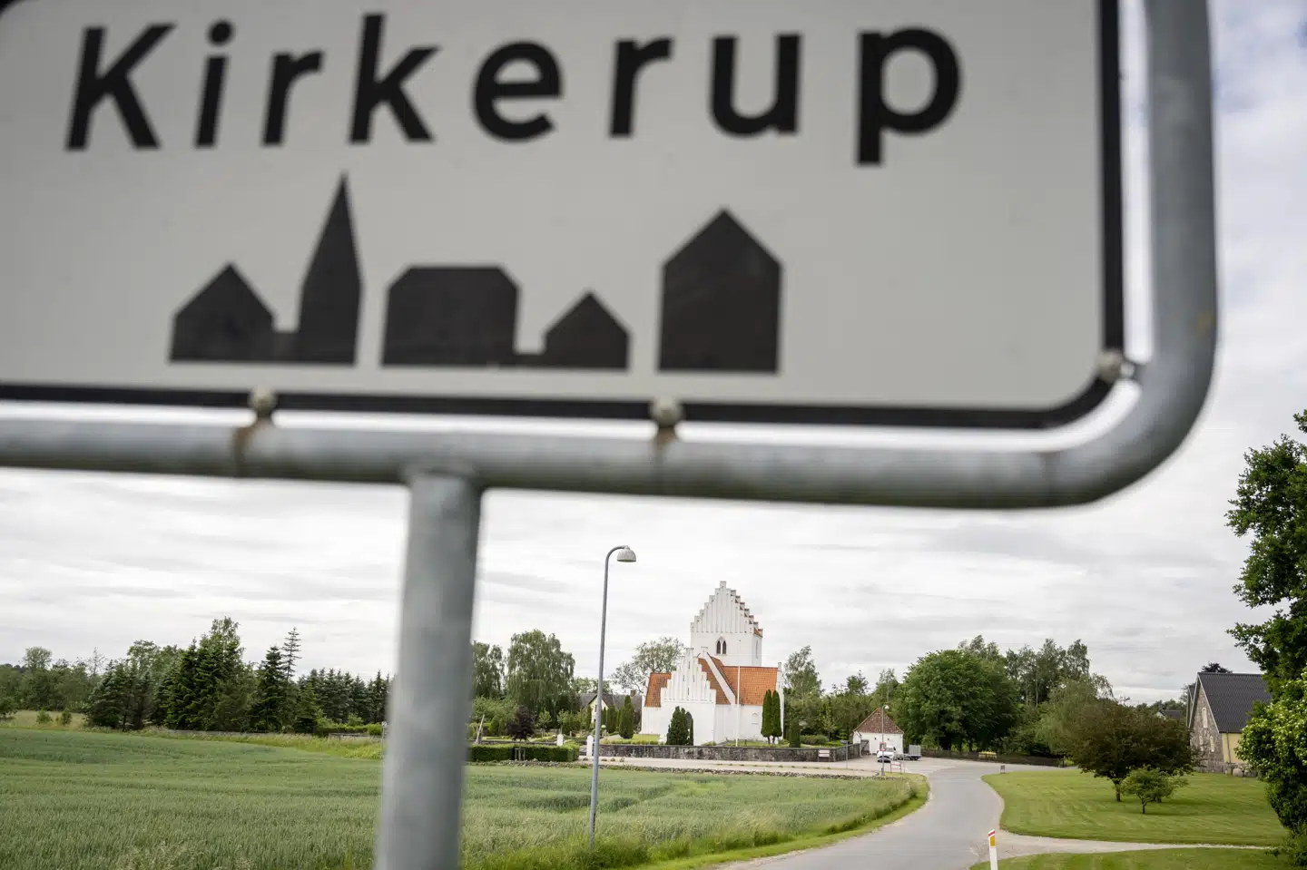 En dengang 13-årig pige blev bortført i april sidste år, da hun havde færdiggjort sin avisrute ved Kirkerup nær Slagelse. En i dag 33-årig mand er tiltalt for forbrydelser mod hende og to andre piger.