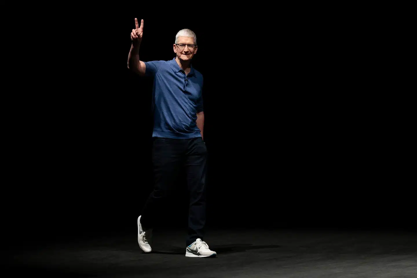 Den er god nok. Apple er ikke længere nummer to på listen over verdens mest værdifulde selskaber. Der er derfor god grund for topchef i Apple, Tim Cook, til at være glad. Men det kan hurtigt ændre sig.