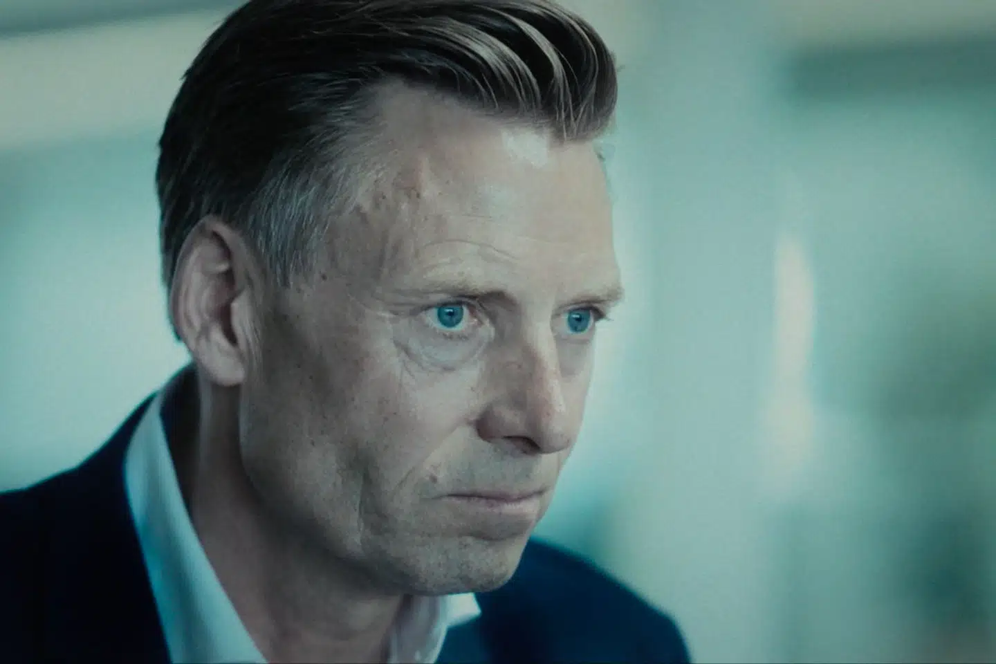 Nicolai Dyhr var i mange år en fremtrædende konkursadvokat og partner hos Horten. Efter sin ufrivillige tv-optræden blev han fyret af advokatfirmaet. For nylig har han selv deponeret sin bestalling.