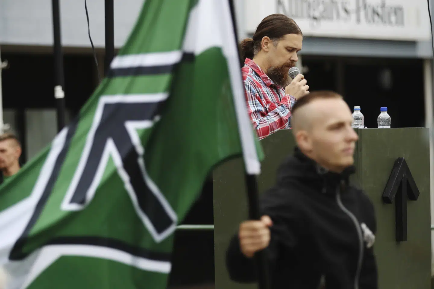 Fredrik Vejdeland under en tale, han holdt i Kungälv i 2018 som leder for Den Nordiske Modstandbevægelse. Han er en af tre svenskere, der nu er havnet på USA's terrorliste.