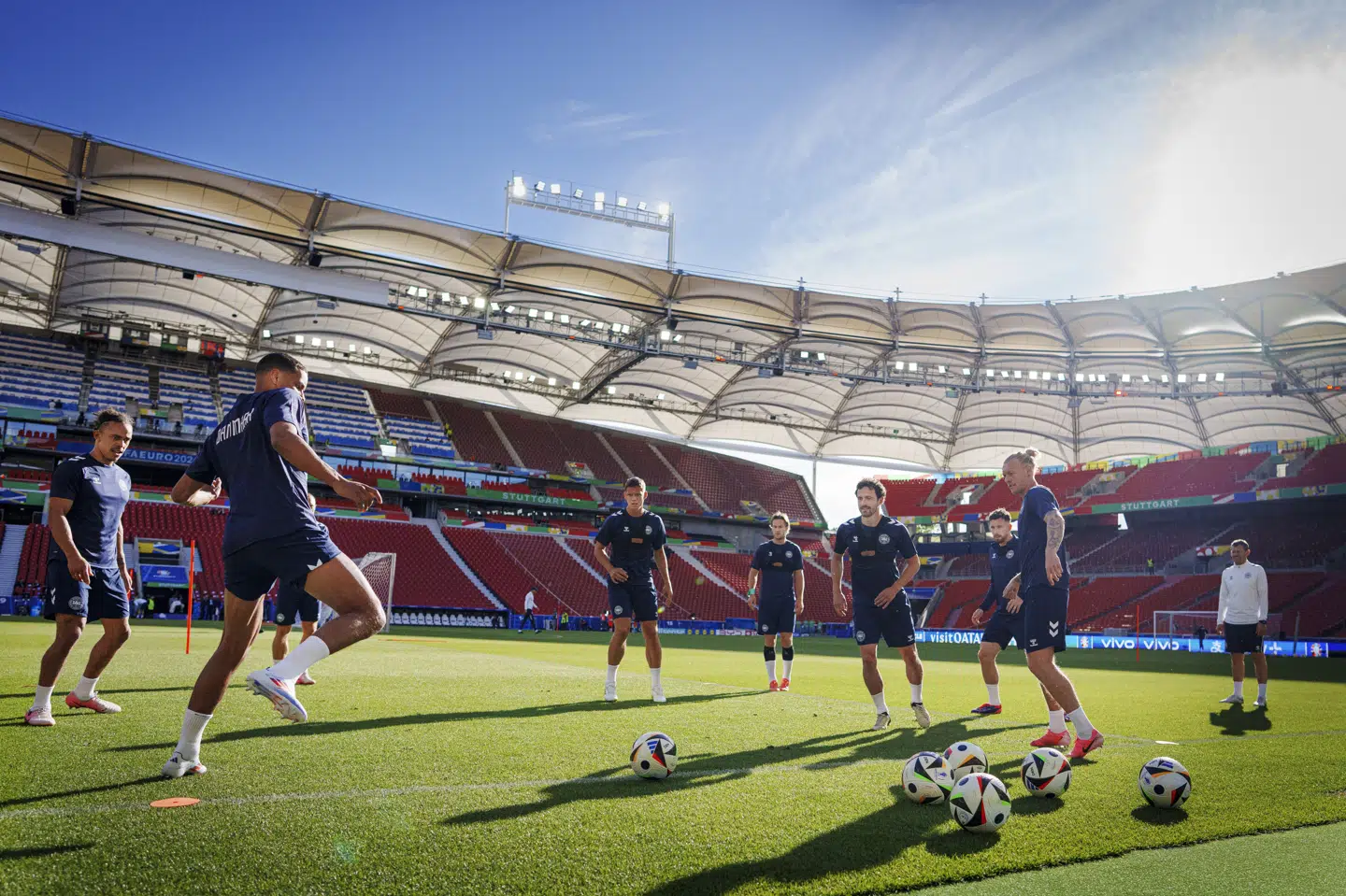 Lørdag var pressen inviteret til at overvære herrelandsholdet i fodbold træne til kampen mod Slovenien, der finder sted i Stuttgart søndag klokken 18.