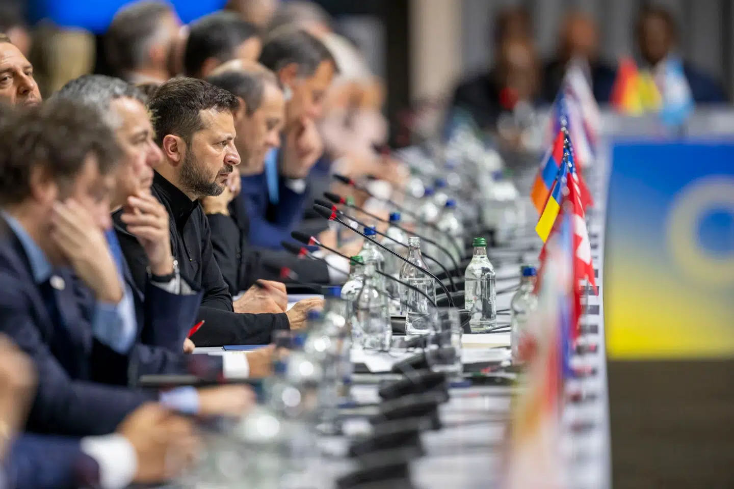 Lørdag den 15. juni mødtes 92 lande i Schweiz for at diskutere fremtidig fred i Ukraine. Her skulle landene diskutere en køreplan for fremtiden, og i alt 80 lande endte med at skrive under på fredsaftalen.