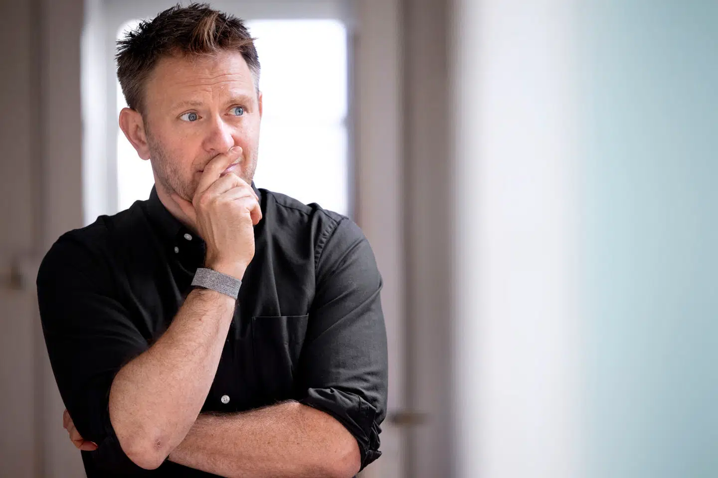 Mads Ellesøe finder det skræmmende, at en så enkel tilgang til behandling af hjernerystelse ikke har fundet vej til det danske system.