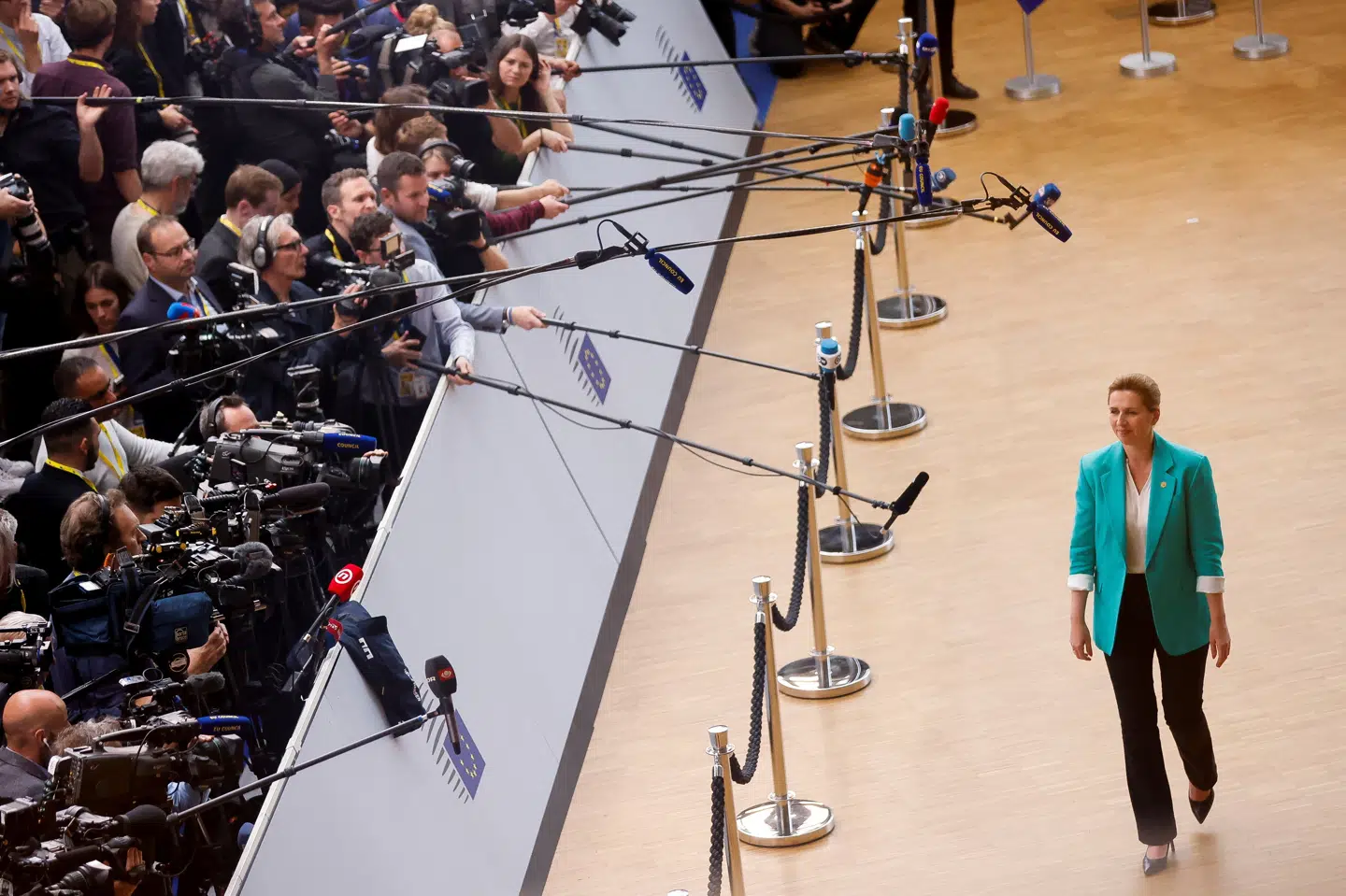 Statsminister Mette Frederiksen (S) skal ikke til udlandet, siger hun mandag inden uformelt møde med EU-landenes stats- og regeringschefer.