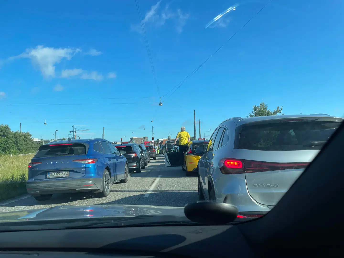 Der dannes i øjeblikket kø på motorvejen.