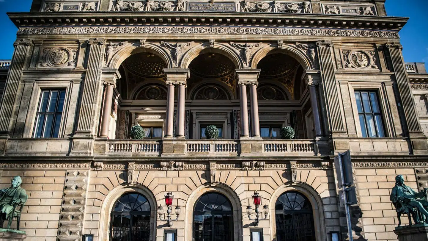 N. Zahles Gymnasieskole og Balletskolen. N. Zahles Skole i København består i dag af to private grundskoler: N. Zahles Gymnasieskole og Gymnasium samt N. Zahles Seminarieskole. Læseskolen under Den Kongelige Ballet hører formelt under N. Zahles Gymnasieskole.