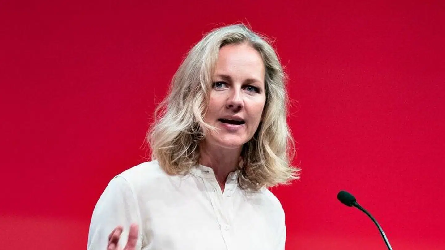 Ida Auken (S) mener ikke, at man kan være folkeskolelærer, hvis ikke man vil give hånd til det modsatte køn.