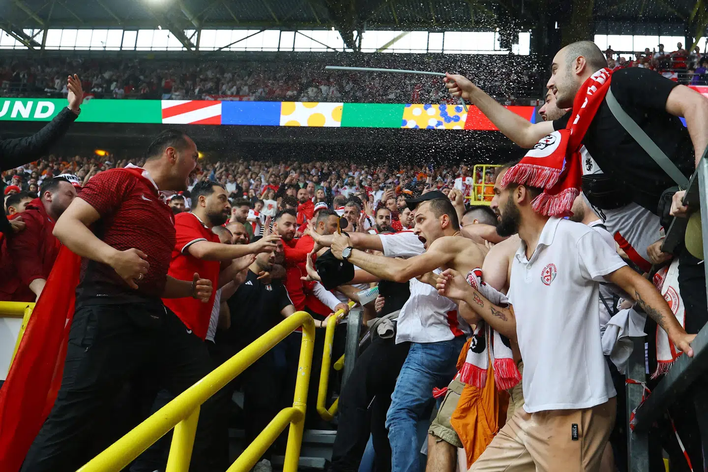 Der opstod slåskamp mellem fans fra Tyrkiet og Georgien før landenes møde klokken 18.