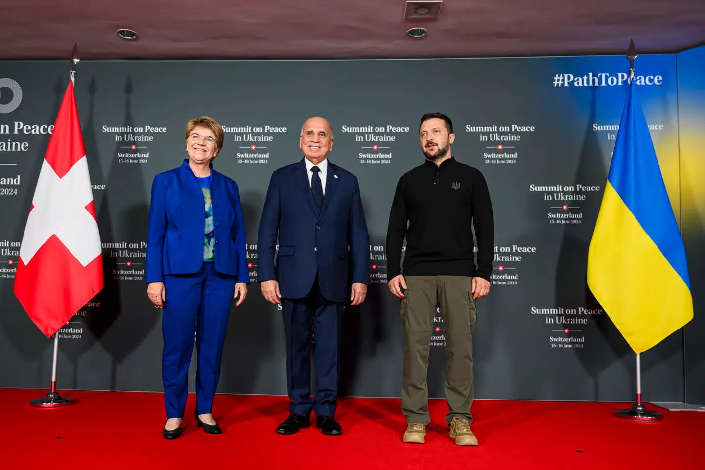 Viola Amherd, den schweiziske forbundspræsident, vicepremierminister Fuad Hussein fra Irak og Ukraines præsident, Volodymyr Zelenskyj, under mødet i Schweiz, hvor 92 lande drøftede en køreplan for fred i Ukraine.