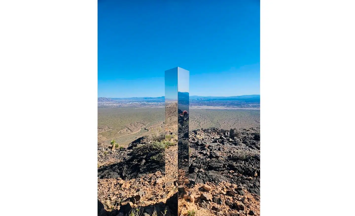 Politiet ledte efter en forsvundet vandrer, da de stødte på den mystiske monolit.