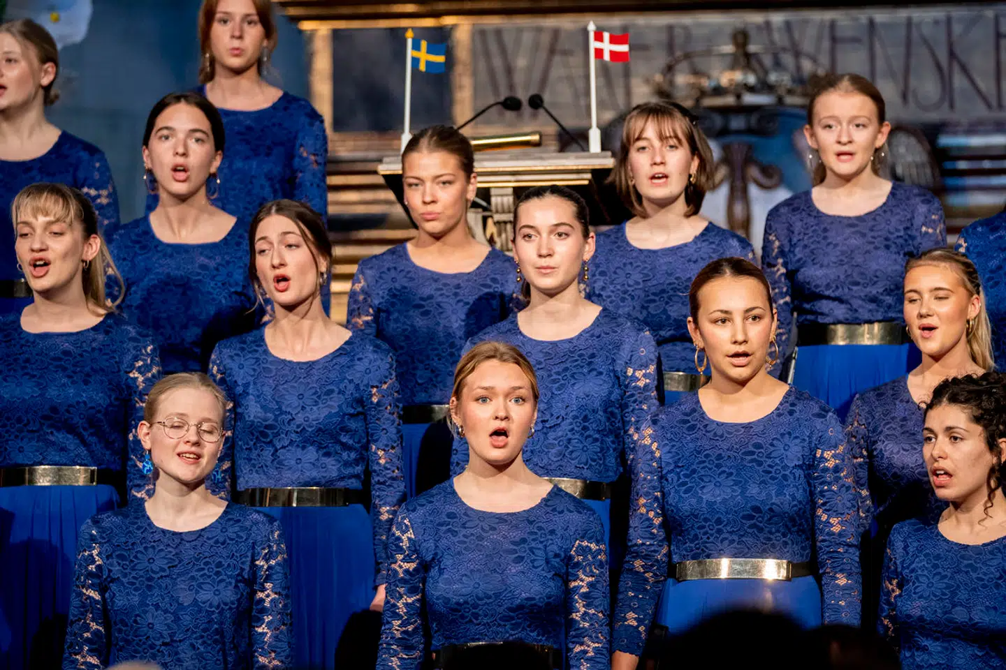 Henrik Bo Nielsen fra DR inviterer gerne Jakob Steen Olsen på en koncertoplevelse med DR Pigekoret, når sæsonen begynder igen. »Så vil han også ved selvsyn kunne konstatere, at sangerne i DR Pigekoret er meget mere end blonde og onde,« skriver Henrik Bo Nielsen.