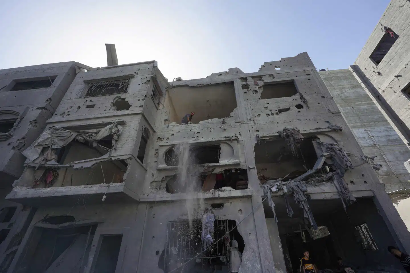 En ødelagt lejlighedsbygning i Gaza ses her 18. juni efter israelske angreb.