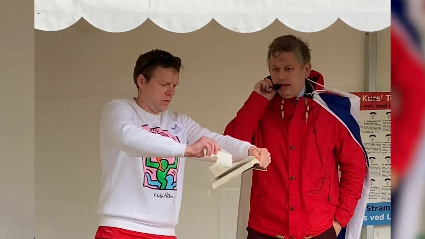 Det er på grund af denne episode, at Rasmus Paludan og hans partikollega nu er sigtet for brud på koranloven.