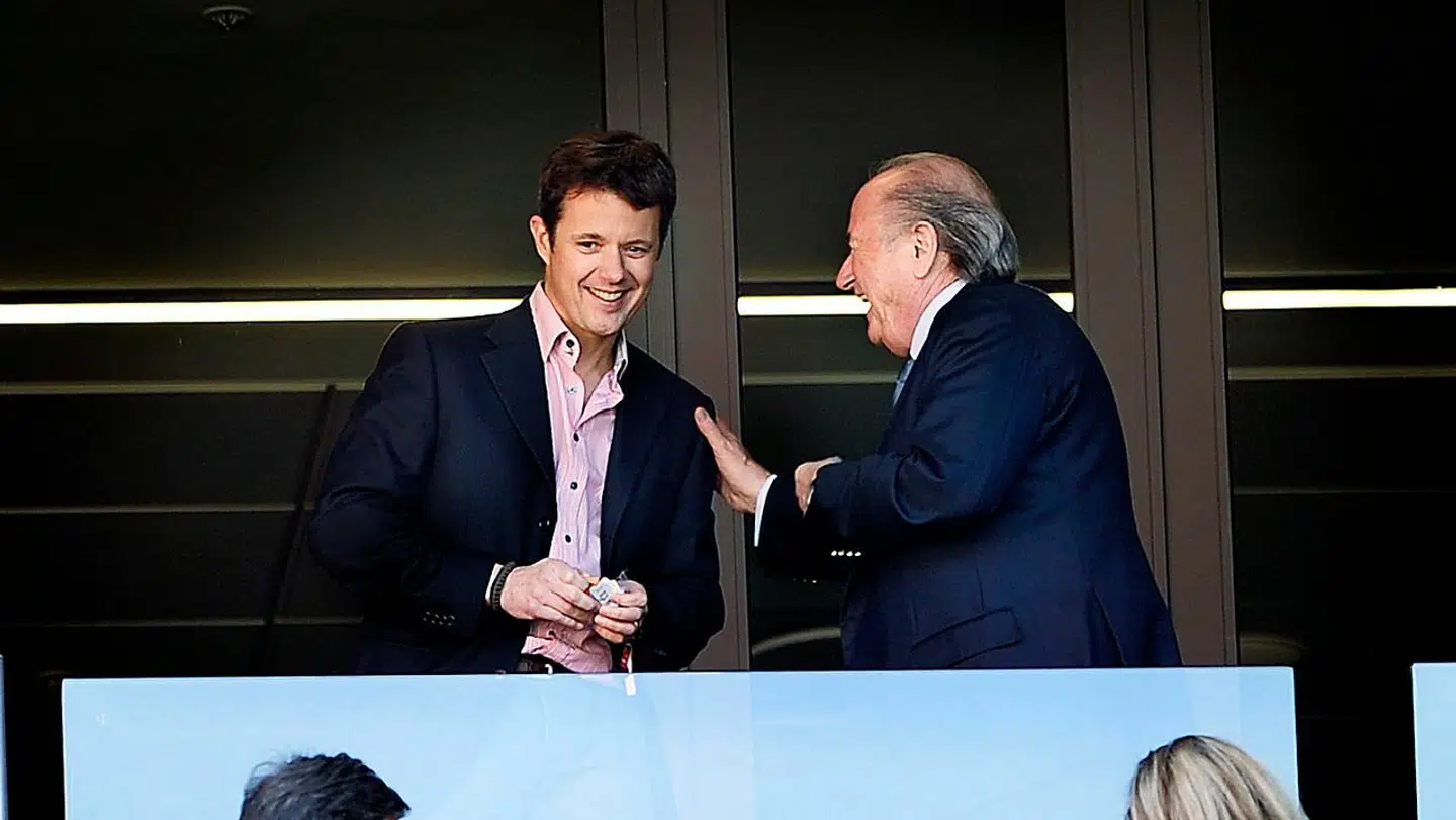 Kronprins Frederik til VM i Sydarika i 2010. Her med FIFA-præsidenten Sepp Blatter.