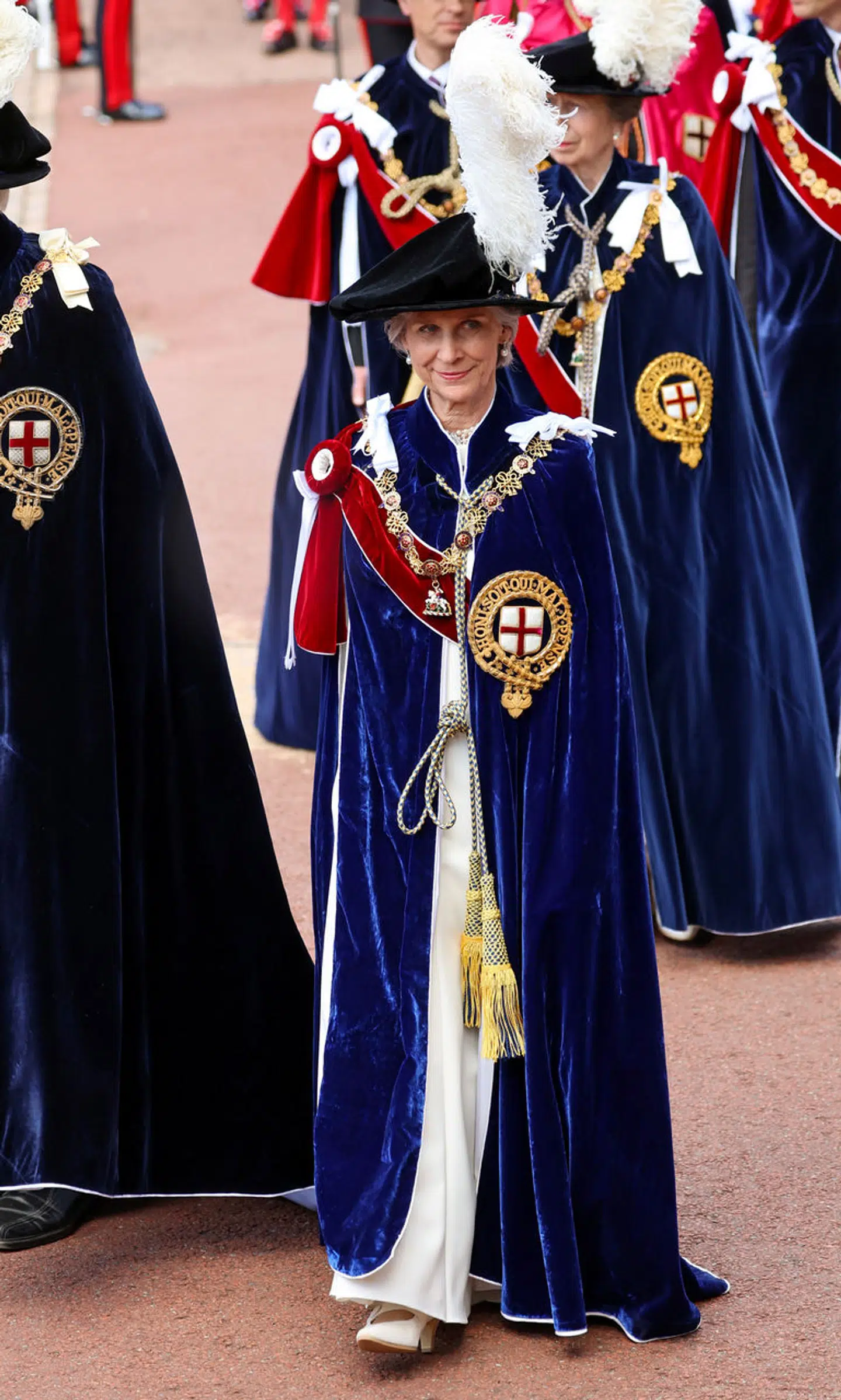 Hertuginde Birgitte gik for første gang med i det traditionsrige Order of the Garter-optog, der er kendt for sine fornemme uniformer, og som tusinder betaler for at se.