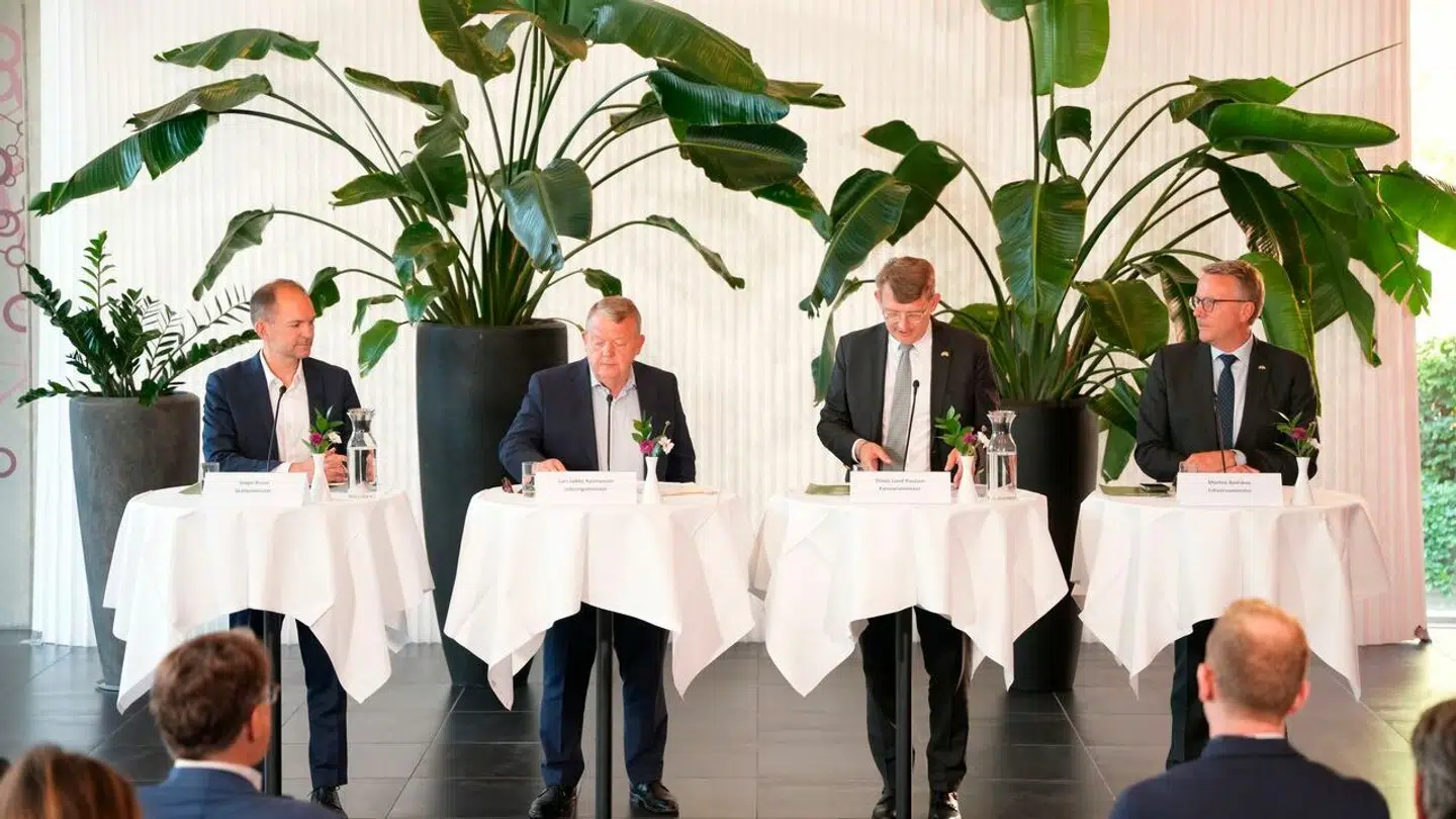 Forsvarsminister Troels Lund Poulsen (V), udenrigsminister Lars Løkke Rasmussen (M), erhvervsminister Morten Bødskov (S) og skatteminister Jeppe Bruus (S) ved regeringens pressemøde om et stærkere, dansk erhvervsliv hos H. Lundbeck i Valby torsdag 20. juni 2024.