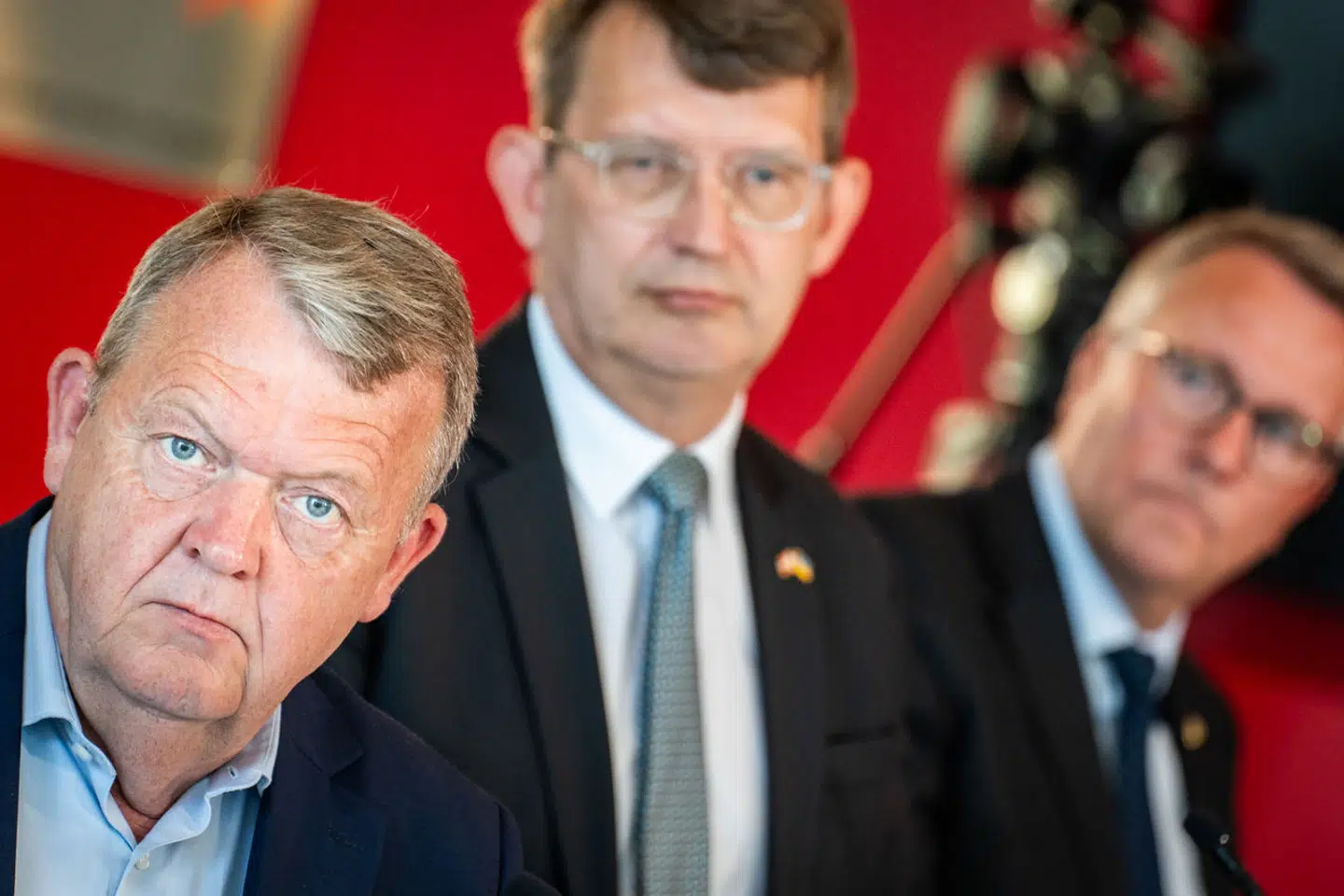 Udenrigsminister Lars Løkke Rasmussen (M), forsvarsminister Troels Lund Poulsen (V) og erhvervsminister Morten Bødskov (S) foreslog torsdag på vegne af regeringen at sænke arveskatten for især familievirksomheder fra 15 procent til ti procent.