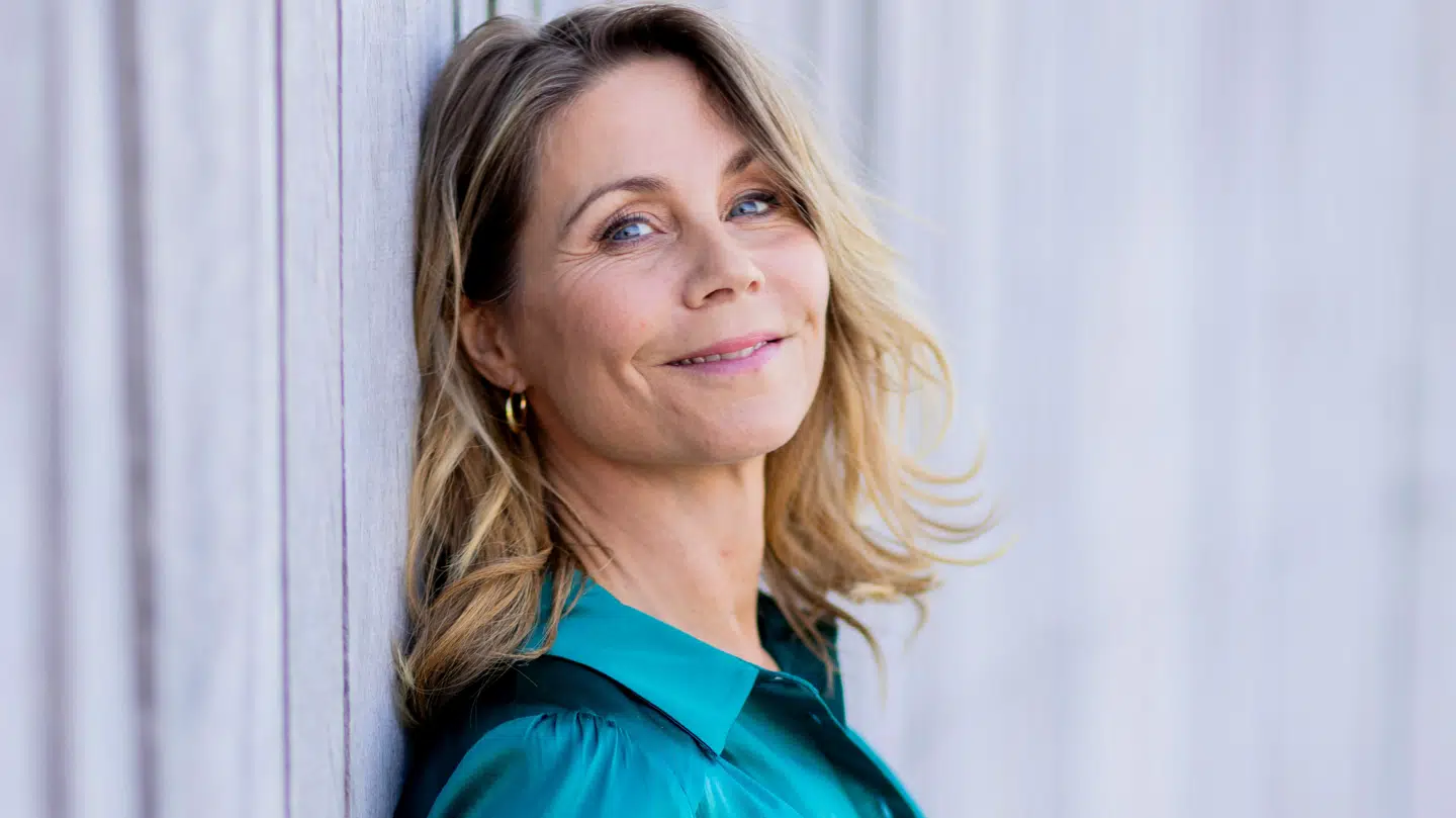 Efter ti år med hedeture og humørsvingninger har Anne Louise Hassing skrevet en bog om overgangsalderen.