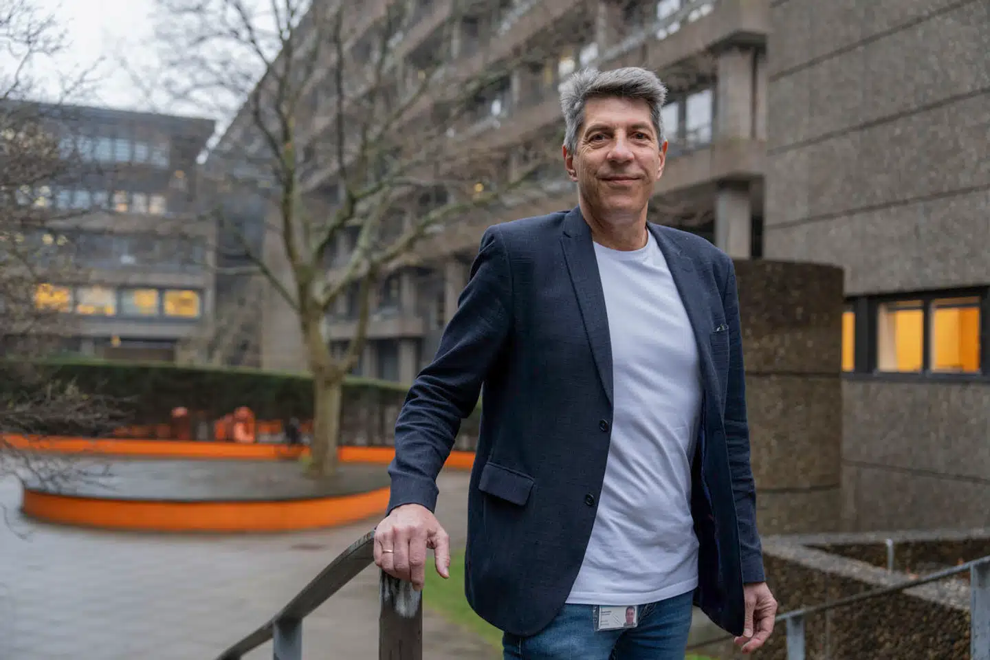 Rigshospitalets vicedirektør Jannick Brennum har flere gange beklaget Rigshospitalets kommunikation i skimmelsagen. Samtidig har han taget det fulde ansvar for de patienter, der er blevet smittet med skimmelsvamp, mens de var indlagt på hospitalet.