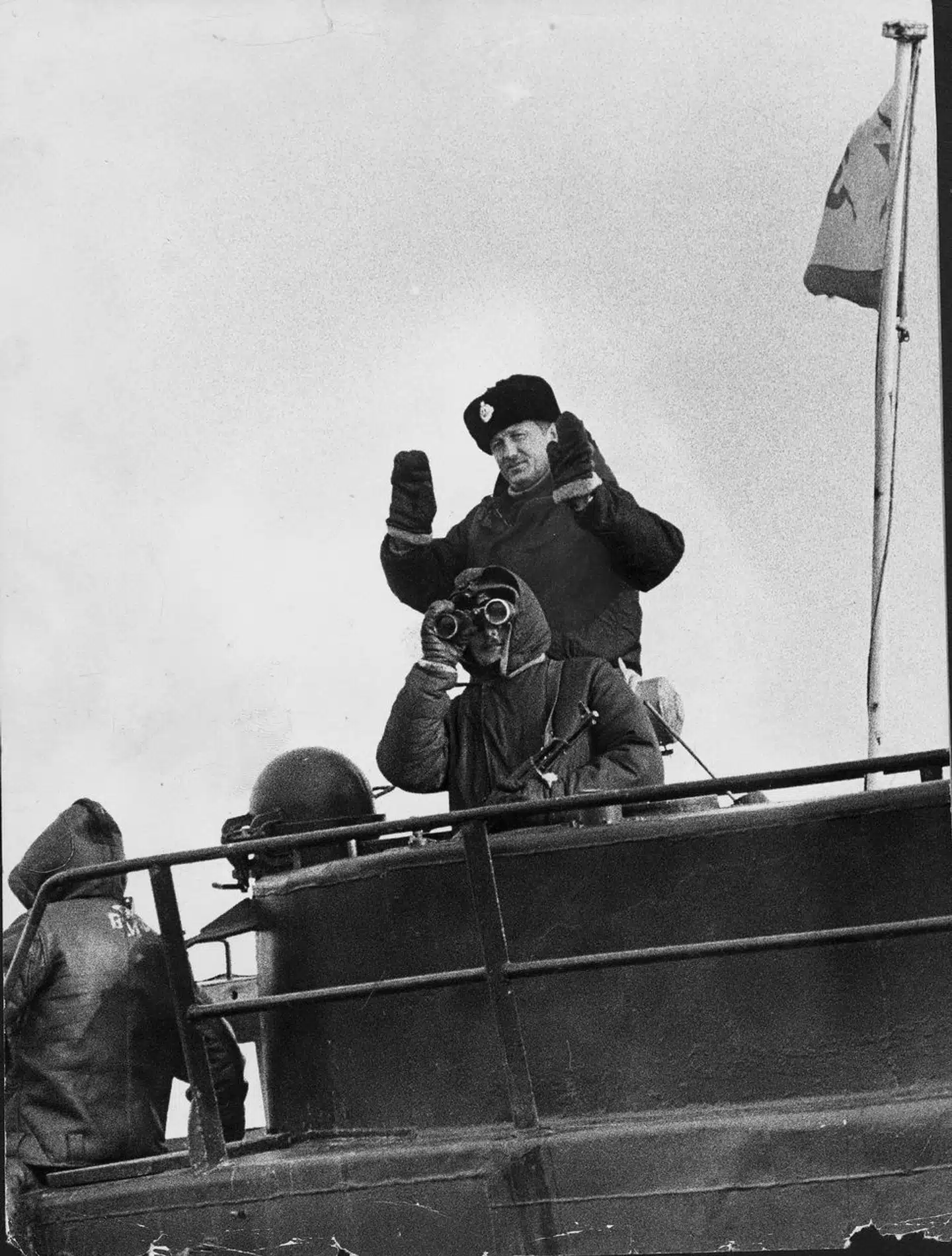 Den politiske officer på ubåd U 137 hed Vasilij Besedin og var en slags overkaptajn, der holdt øje med, at partilinjen blev overholdt. Den russiske ubåd gik på grund i Gåsefjörden ved Karlskrona.