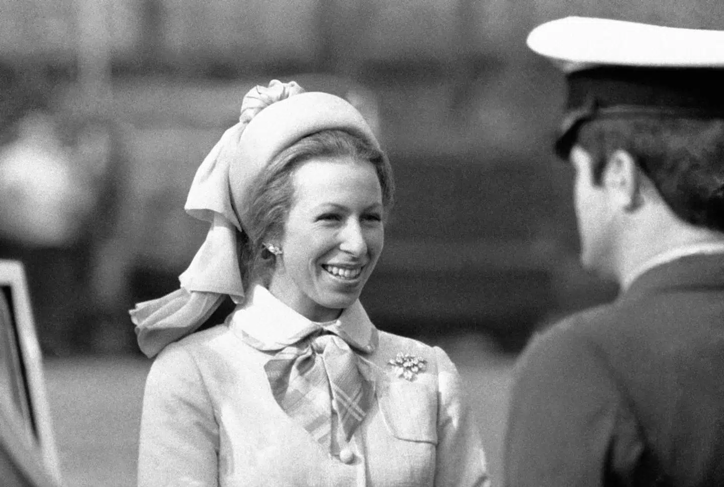 Allerede dagen efter kidnapningsforsøget var prinsesse Anne tilbage på arbejdet. Smilende og uberørt.