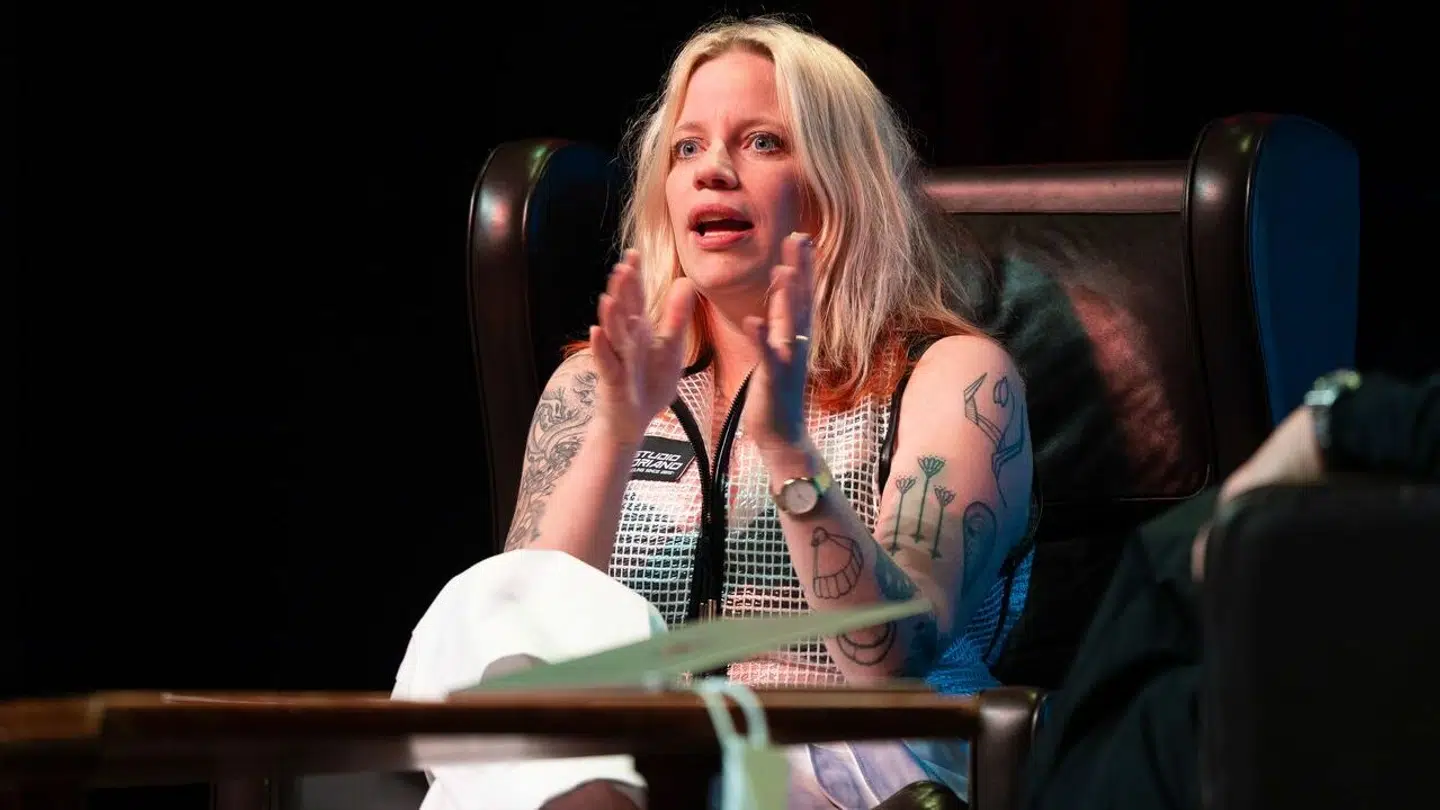 Sangeren Katinka er bestemt ikke enig i de udtalelser, Henrik Qvortrup fremfører i sit program 'Q & Co.'