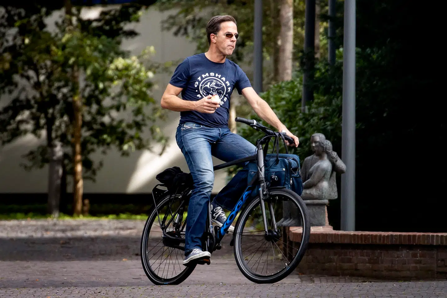 Mark Rutte køber altid kaffe på den samme café, spiser på de samme restauranter og tager på de samme ferier hvert år med vennerne. Nu skal han – efter alt at dømme – være NATOs næste generalsekretær.