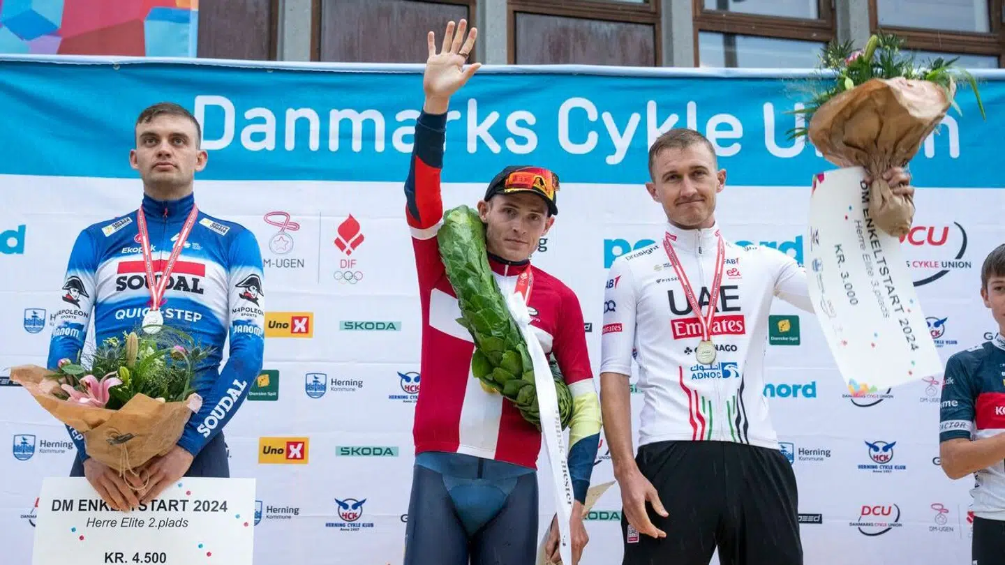 Efter Johan Price Pejtersen er blevet diskvalificeret vinder Mattias Skjelmose Jensen guld, Kasper Asgreen sølv og Mikkel Norsgaard Bjerg bronze ved herrernes enkeltstart ved DM i landevejscykling midt i centrum af Herning fredag den 21. juni 2024.