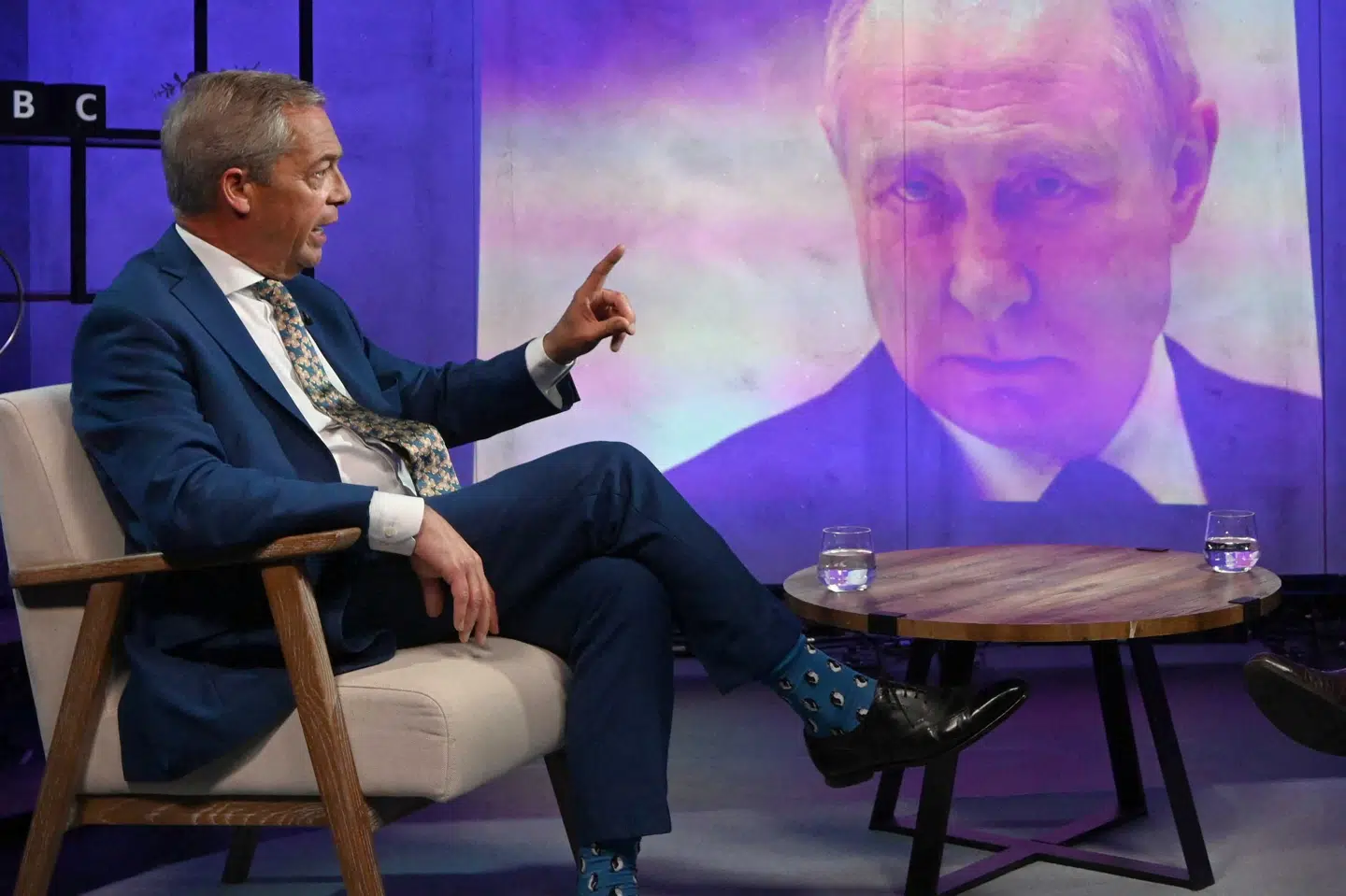 Nigel Farage, som leder det britiske parti Reform UK, bliver beskyldt for at gå præsident Vladimir Putins ærinde, efter at han i et interview med BBC har sagt, at Vesten "fremprovokerede" krigen i Ukraine.
