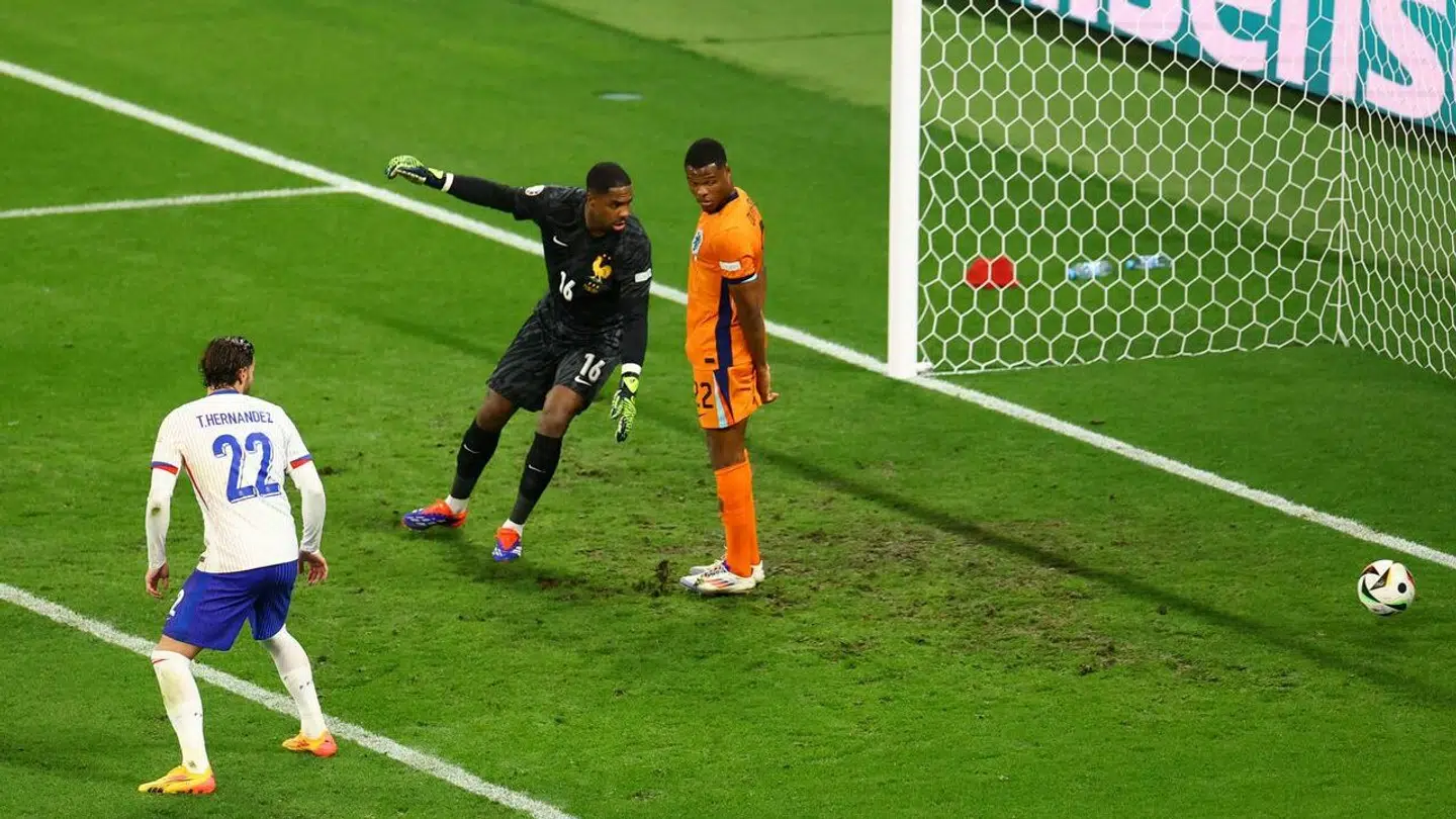 Det er denne hændelse, der fik dommer Anthony Taylor til at underkende scoringen.