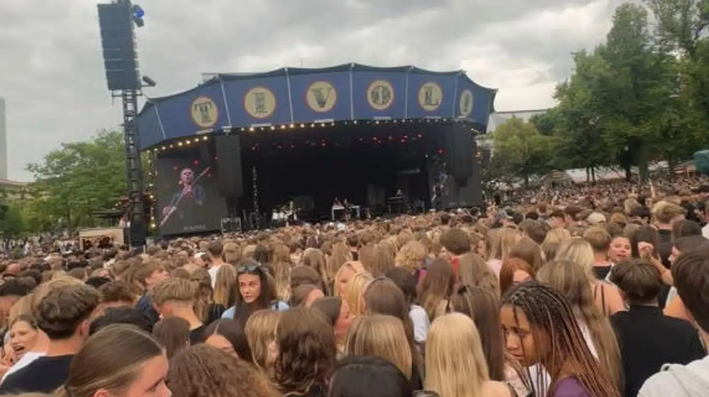 Der var godt proppet til Rasmus Seebachs Fredagsrock-koncert i Tivoli.