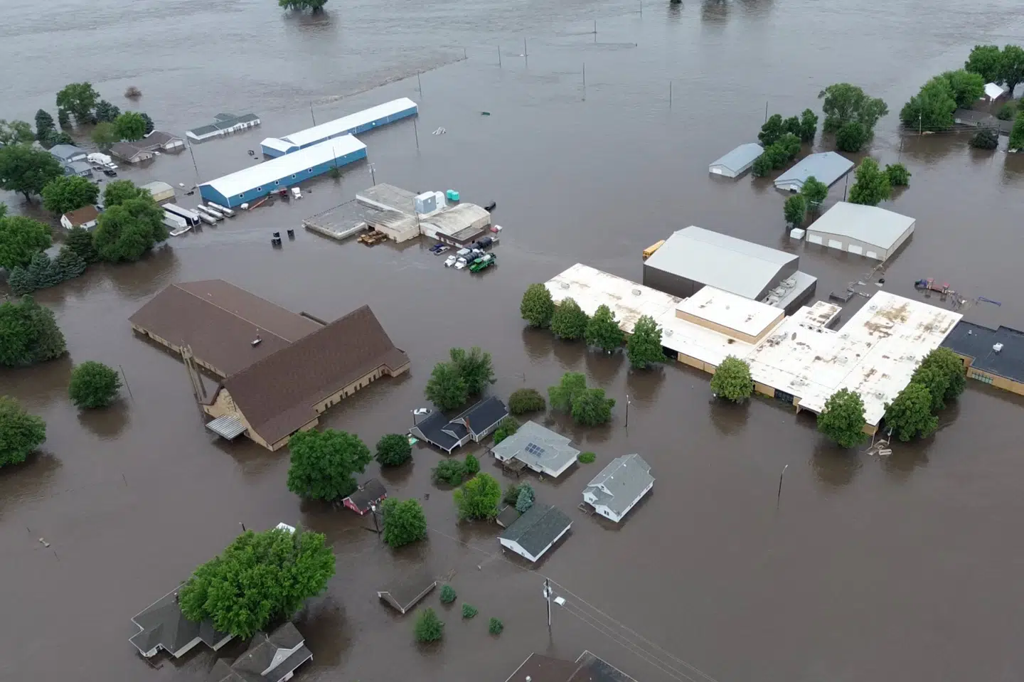 I byen Rock Valley i Iowa er 4000 indbyggere blevet evakueret, efter at vandstanden i floden Rock Valley lørdag steg til et rekordhøjt niveau.