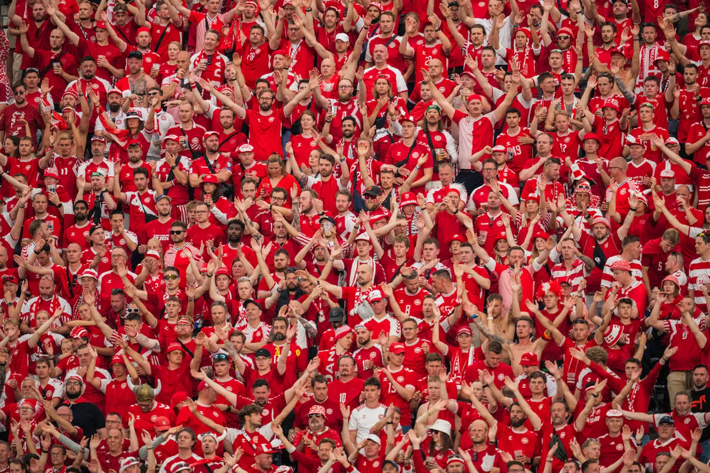 DBU kommer ifølge TV 2 med et klart opråb til de danske fans inden den sidste gruppekamp.