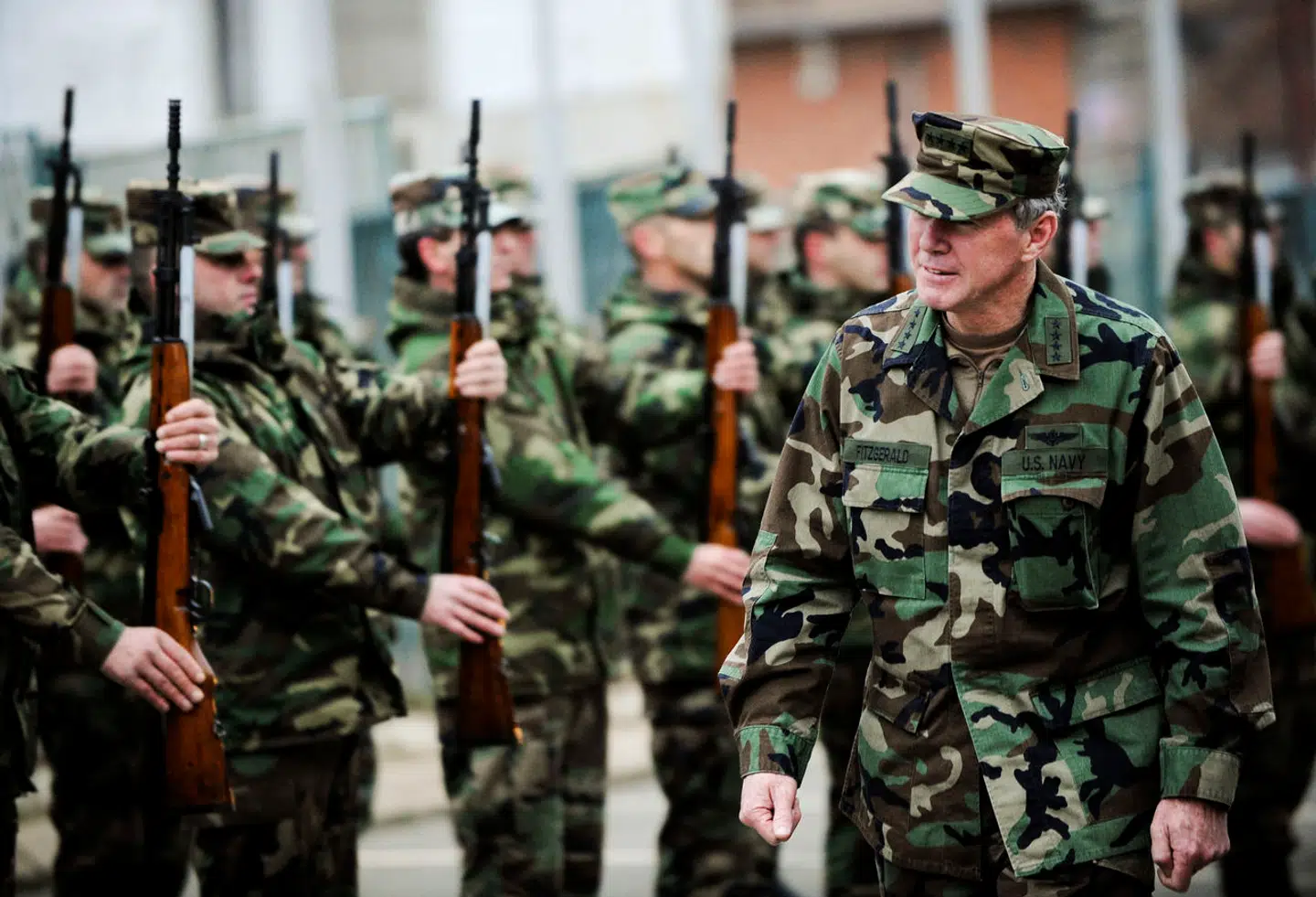 Ved at være aktiv i den lokale Lions-klub kunne den russiske kvinde Olga Kolobova pleje omgang med en lang række højtstående officerer i Napoli, hvor NATO har et stort hovedkvarter.