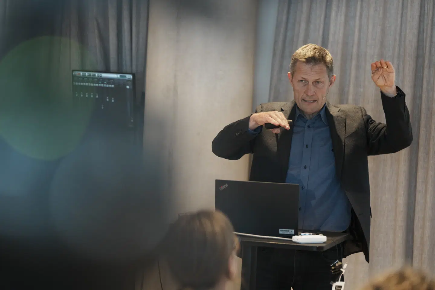 Formanden for ekspertgruppen Claus Thustrup Kreiner og resten af medlemmerne præsenterer deres anbefalinger til en reform af beskæftigelsessystemet.