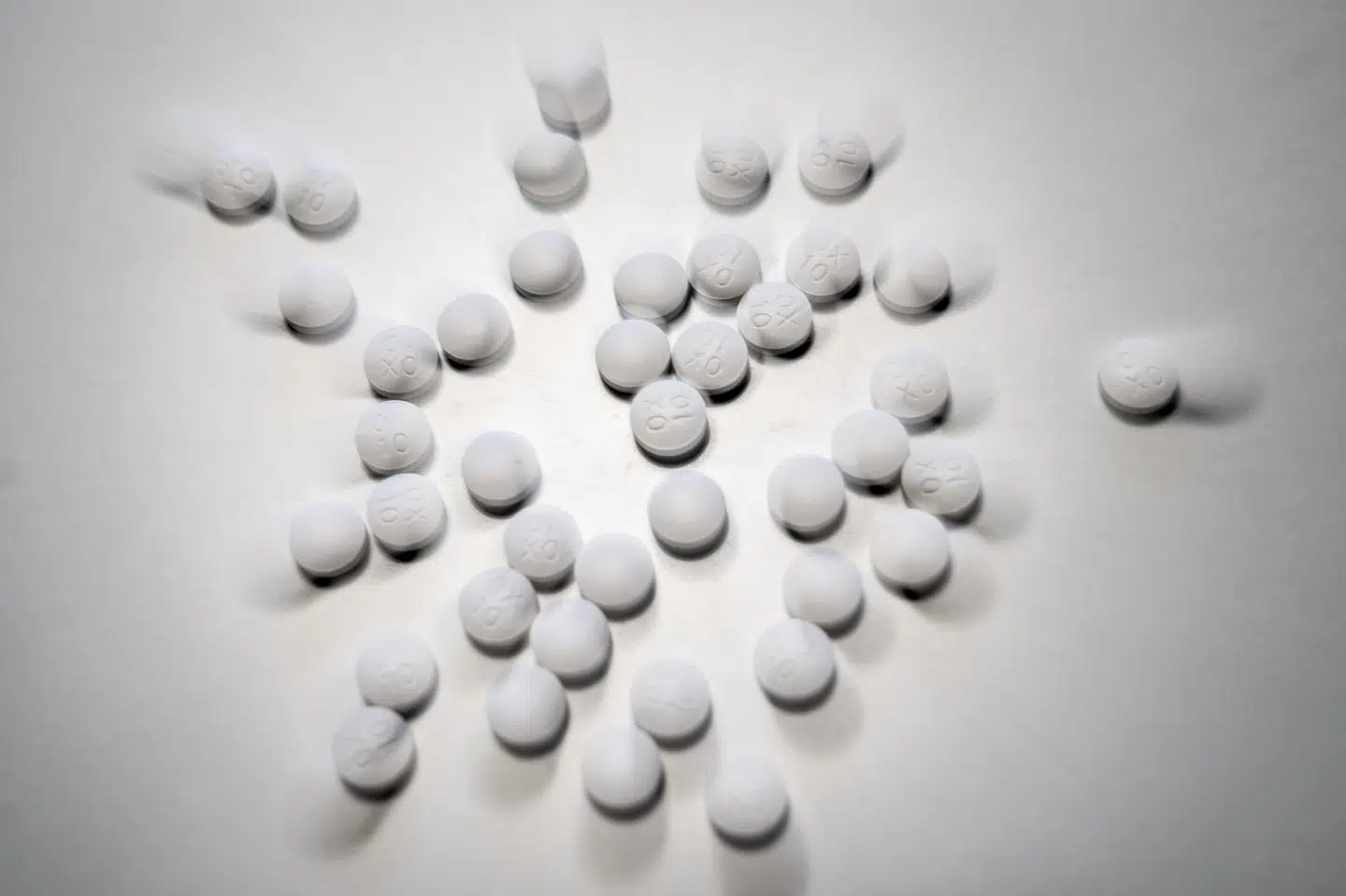 Flere ton illegale piller, lægemidler og euforiserende stoffer blev sidste sommer beslaglagt på et lager i et industrikvarter i Kolding. Nu er fem mænd anklaget for indsmugling af de ulovlige præparater. (Arkivfoto).