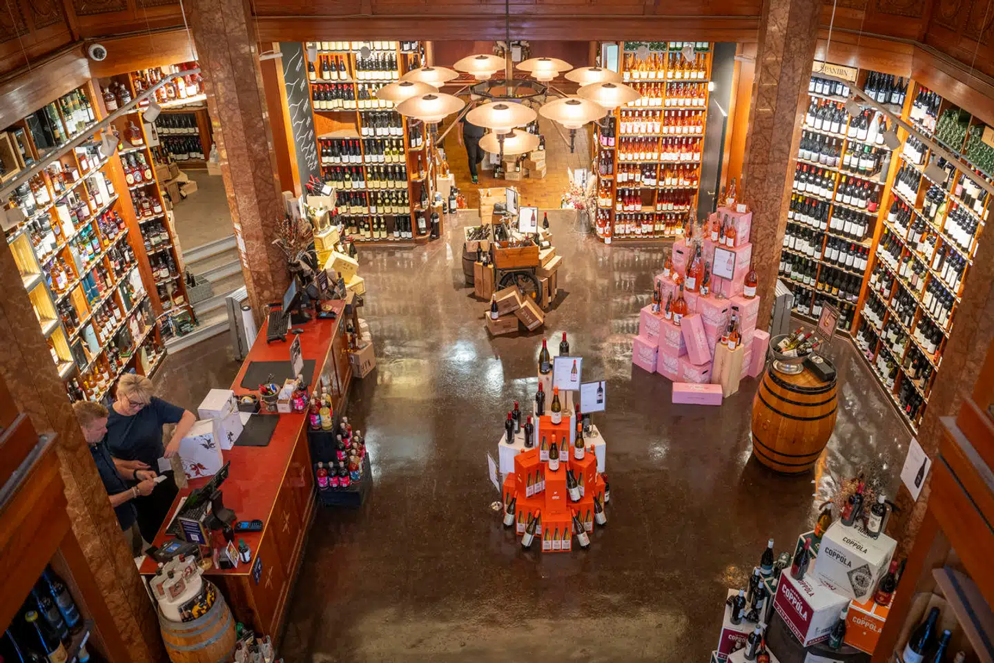 I 1875 kunne Kjær & Sommerfeldt for første gang slå dørene op i Strandgade 28 på Christianshavn. I 2008 købte Mads Stensgaard den gamle vinhandel som hovedaktionær sammen med to eksterne investorer og seks ledende medarbejdere. I dag er i alt 17 medarbejdere medejere og de to eksterne investorer fortsat med.