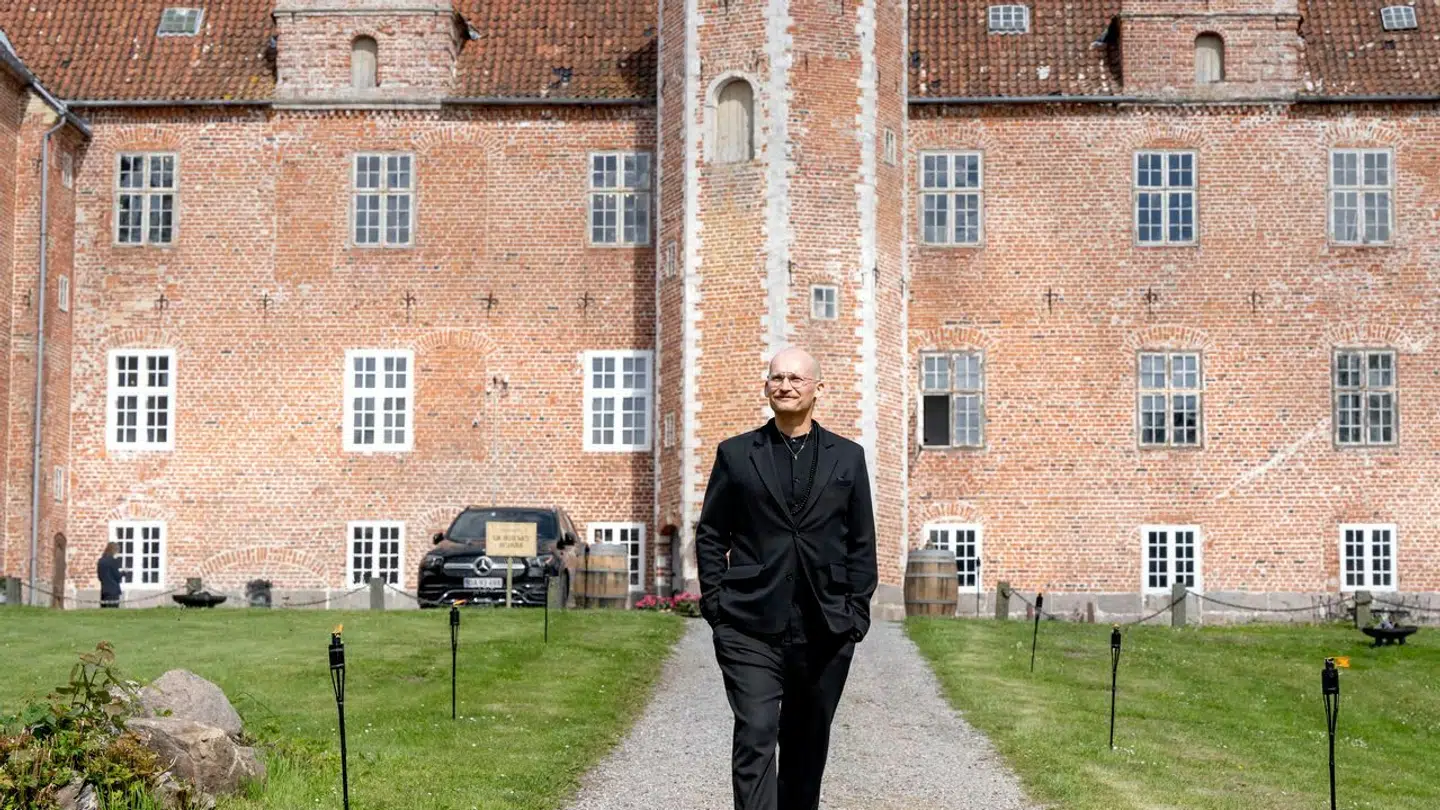 Stadil foran Harridslevgaard Slot.