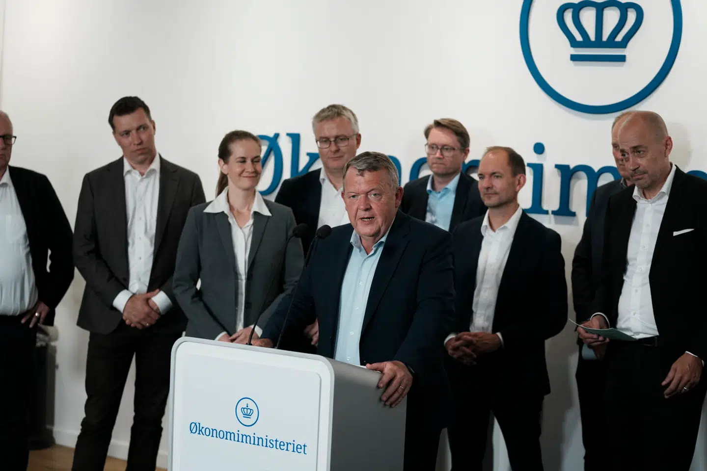 Den grønne trepart er blevet enig om en CO₂-afgift for landbruget. Treparten består ud over regeringen af Landbrug & Fødevarer, Danmarks Naturfredningsforening, Fødevareforbundet NNF, Dansk Metal, Dansk Industri og Kommunernes Landsforening.