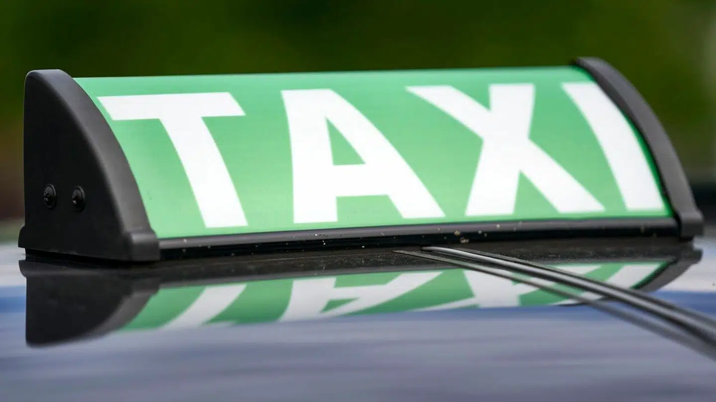 Den berusede kvinde blev voldtaget, efter at den 26-årige taxachauffør havde kørt hende hjem og fulgt hende helt ind i lejligheden.