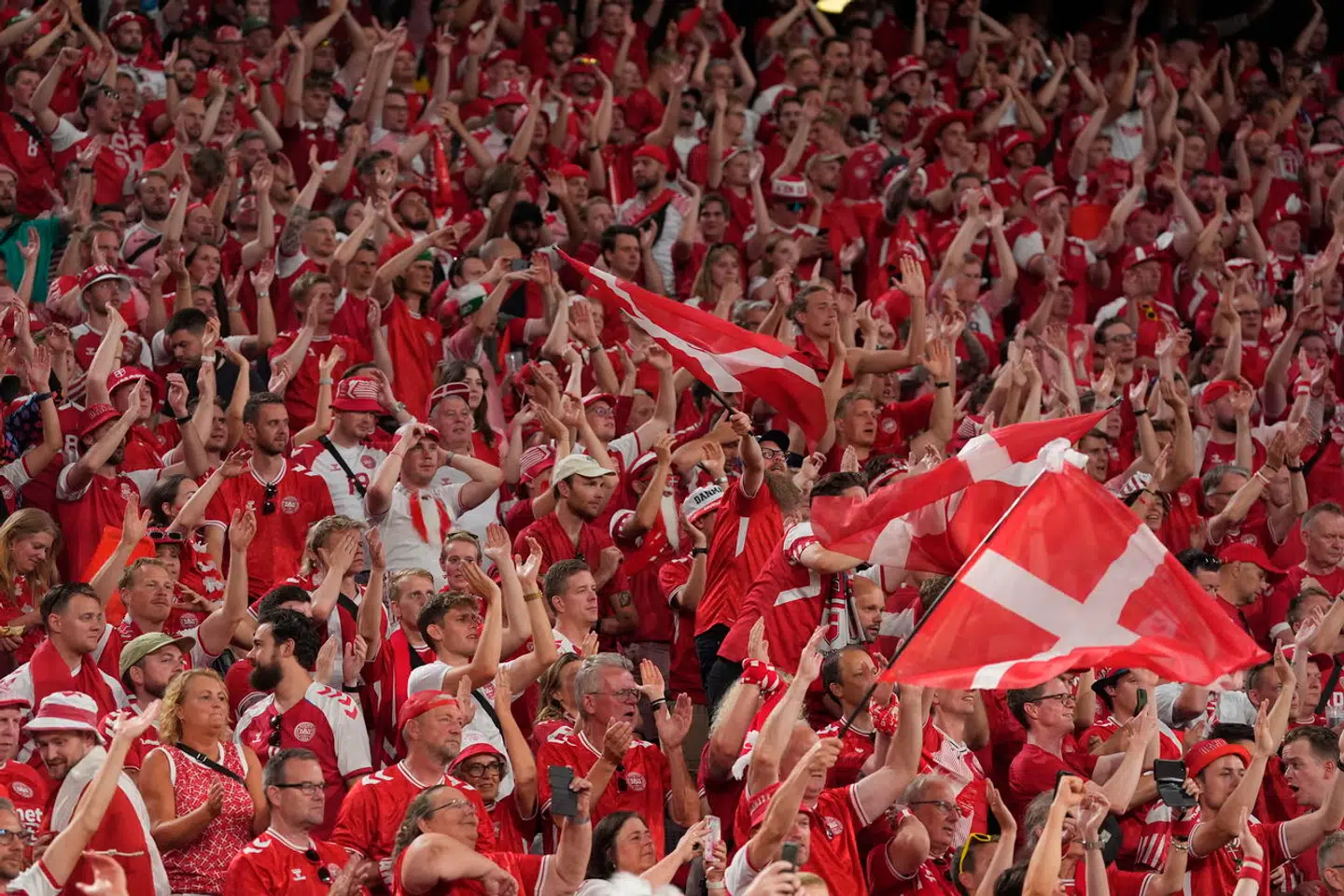 Fodboldfesten fortsætter. Danmark er videre ved EM, hvor tyskerne venter i ottendedelsfinalen.
