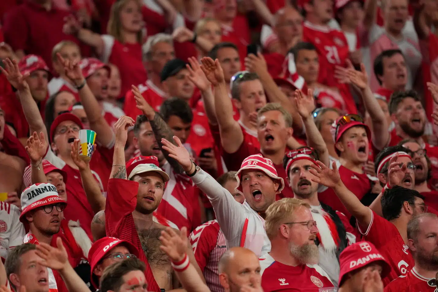 Danmark kunne have taget førstepladsen med en sejr over Serbien. Det endte med en andenplads og en noget sværere vej videre i turneringen.