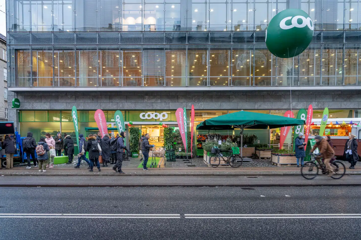 Problemerne i det svenske Coop vækker mindelser om krisen i Coop Danmark, der tvang andelsforeningen bag til et opgør med fortiden. Det siger Bruno Christensen, dagligvarebranchens grand old man.