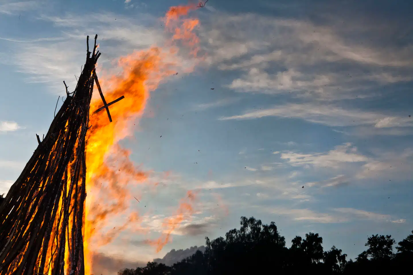 Nogle københavnere fik en lidt anden båltale, end de havde regnet med, da de søndag dukkede op til sankthansarrangement på Islands Brygge.