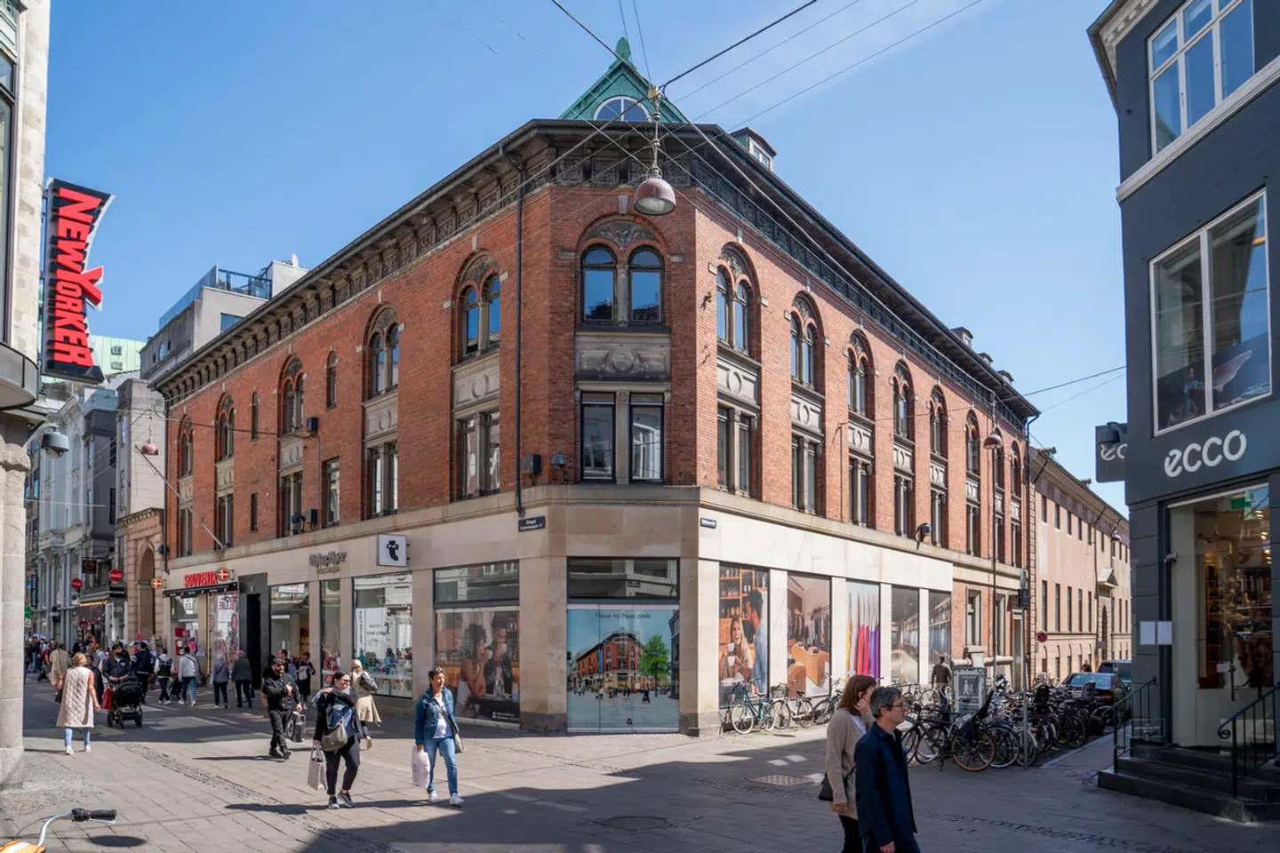 »I stedet for at være forhippede på at jage kontanterne ud af samfundet bør vi bevare dem og sikre borgernes ret til at anvende rigets valuta: kolde, kontante danske kroner,« skriver Lucas Zukunft.