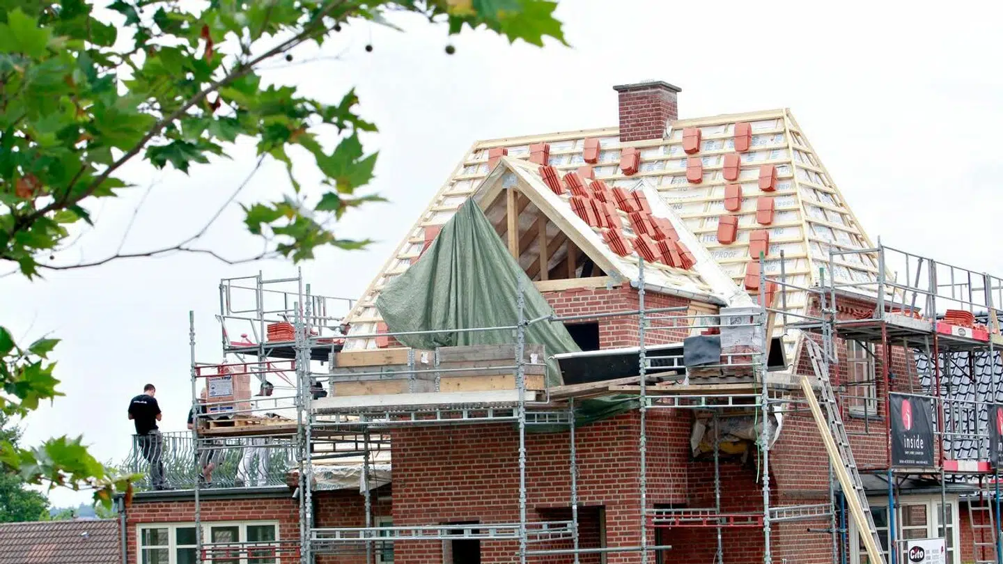 Nye asbestregler skaber panik blandt boligejere. Arkivfoto.