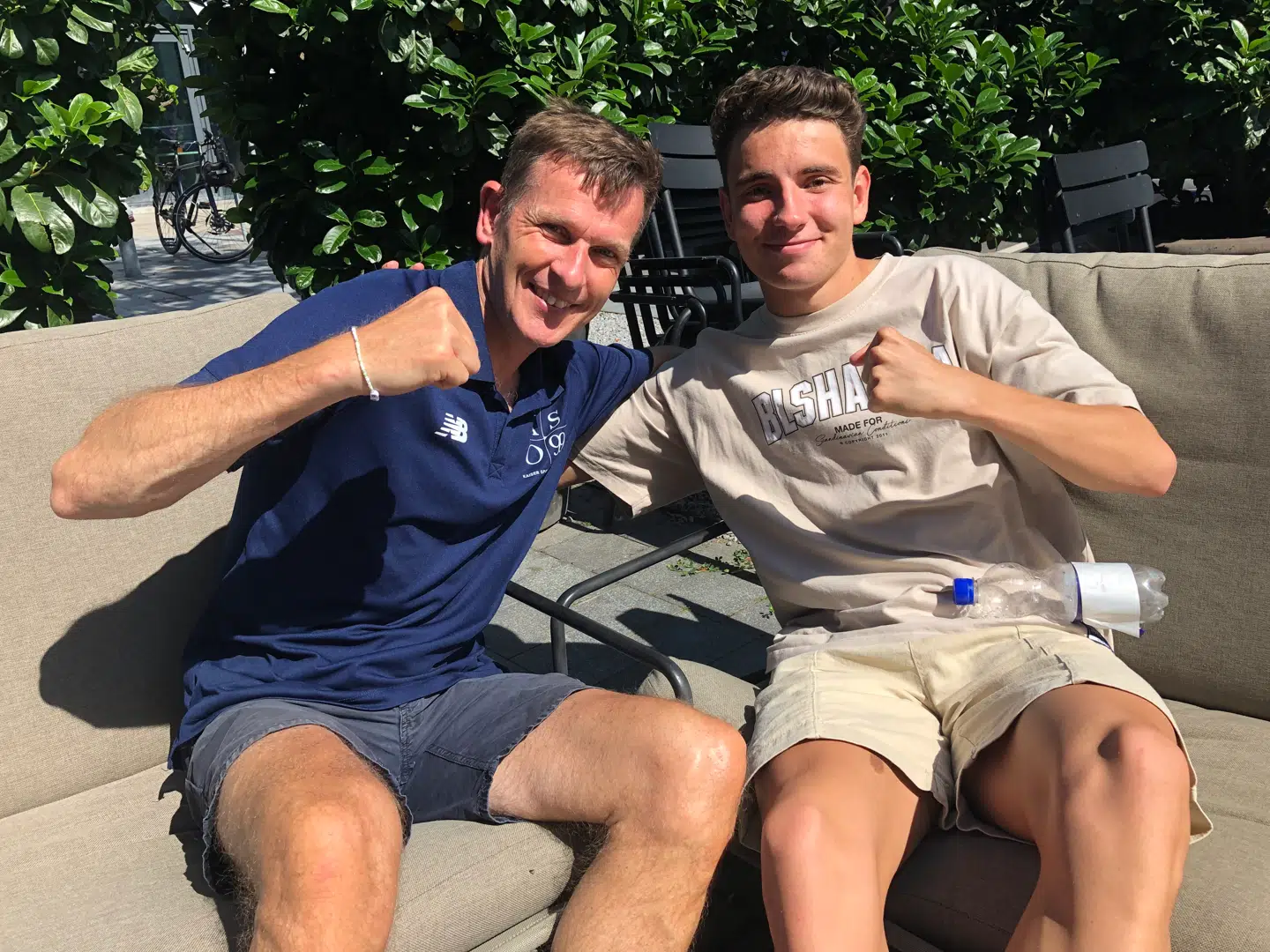 Dennis Jensen, tv., siger til den nybagte danske rekordholder på 5.000 meter, Joel Ibler Lillesø: "Du stjal min rekord, Joel."