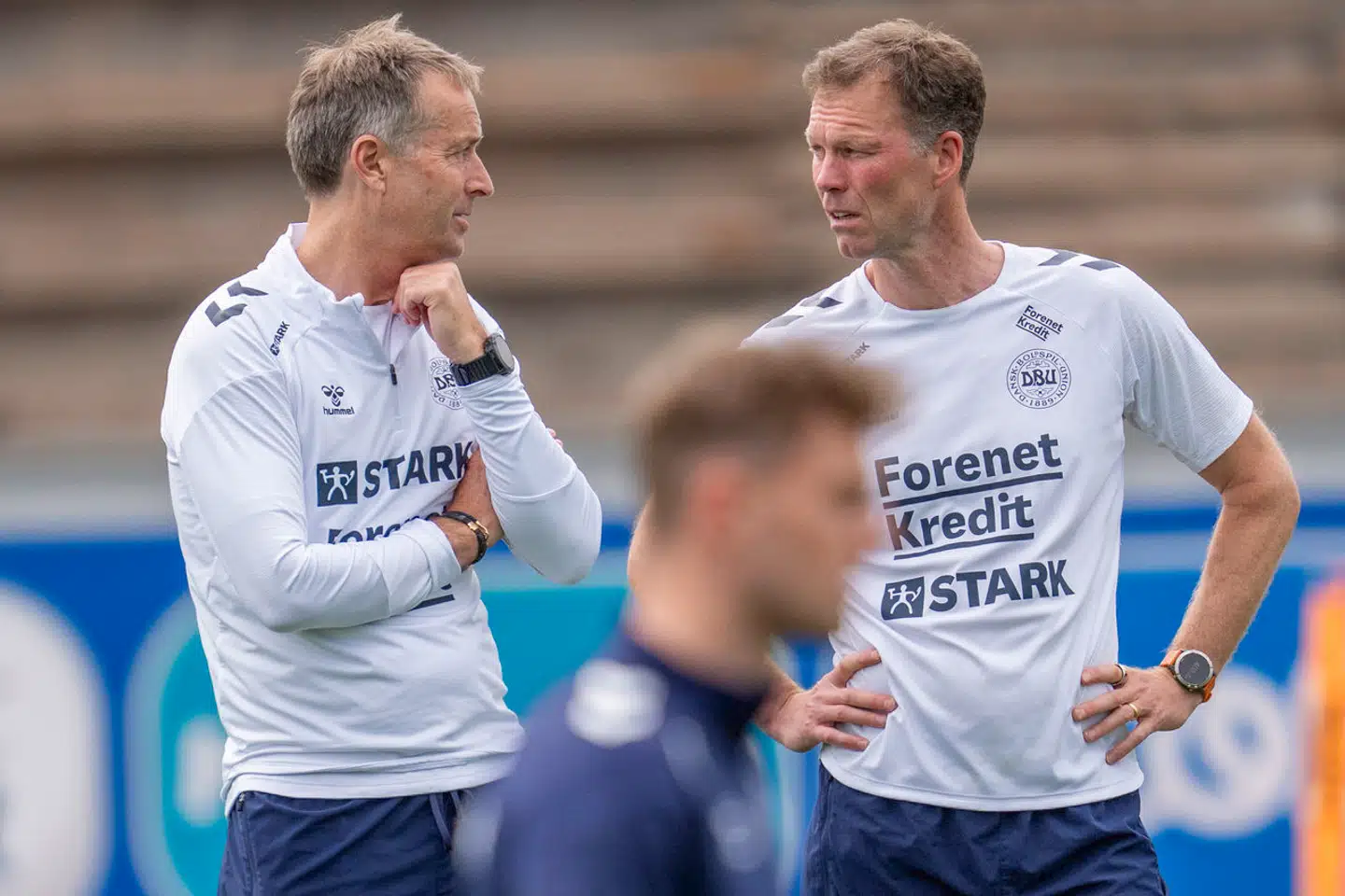 Ingen detaljer er for små for assistenttræner Morten Wieghorst (th). Det kræver nemlig en udførlig plan, hvis eliteudøvere skal yde deres maksimale.