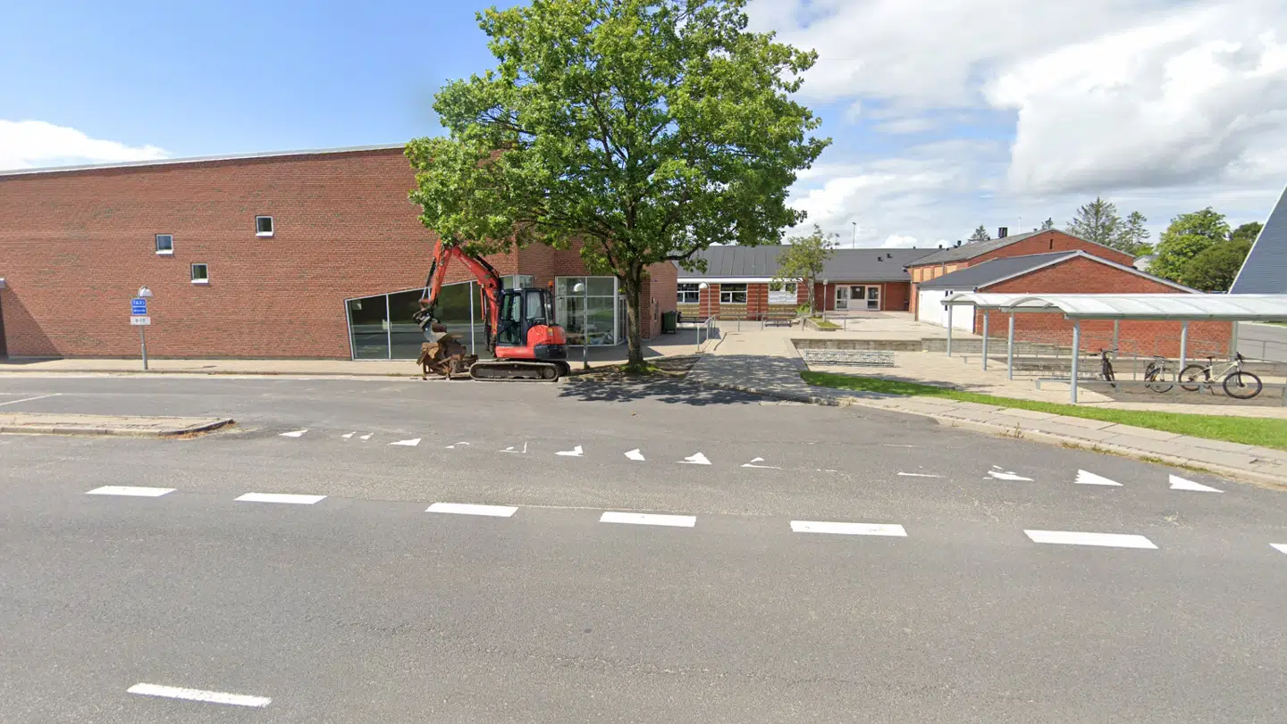 En dag, der ellers skulle have været en fejring af en niendeklassesårgangs sidste tid på skolen, blev overskygget af et rystende fund i flere karameller.