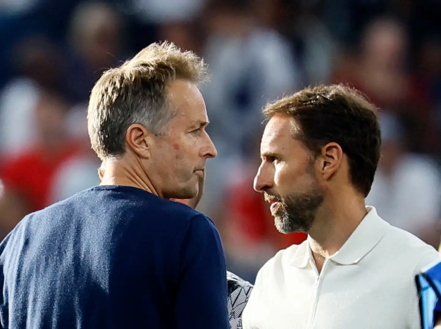 For fodboldelskere verden over er det sørgeligt at se det engelske landshold: Spillet er stillestående som en landsbysø i Somerset. Danmark kan næsten matche deres indadvendte, deprimerende langsommelighed, skriver Martin Krasnik.
